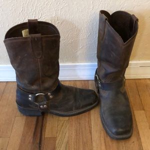 Men’s Cody James Harness Boots, size 9